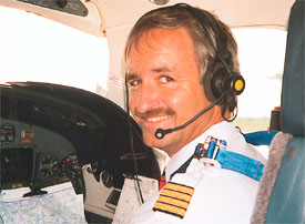 So kennen ihn seine Schüler: Otto Roth im Cockpit einer Piper Cheyenne - roth_cockpit